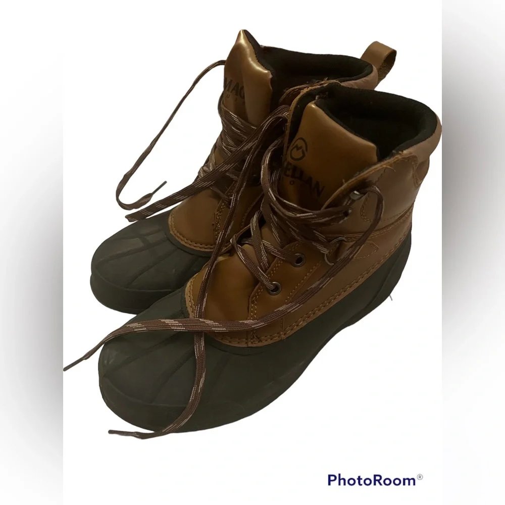 MAGELLAN OUTDOORS brand water duck-boots. Size 7D. NWOT.